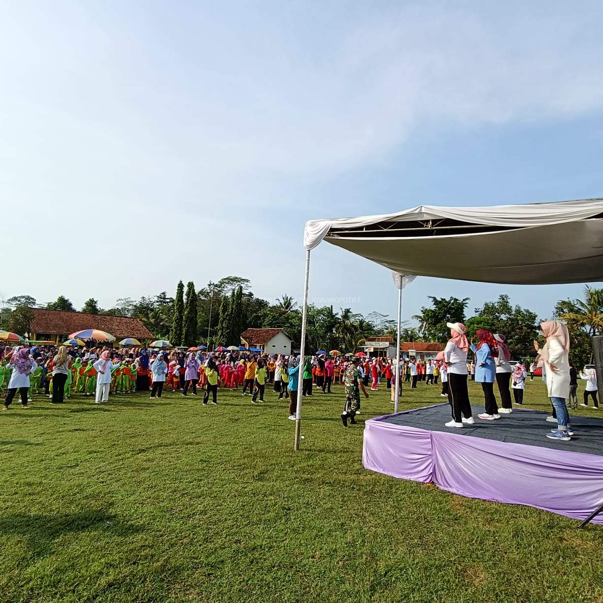 Bunda PAUD Cilacap Senam Bersama dengan ratusan Anak-Anak PAUD se-Kecamatan Nusawungu